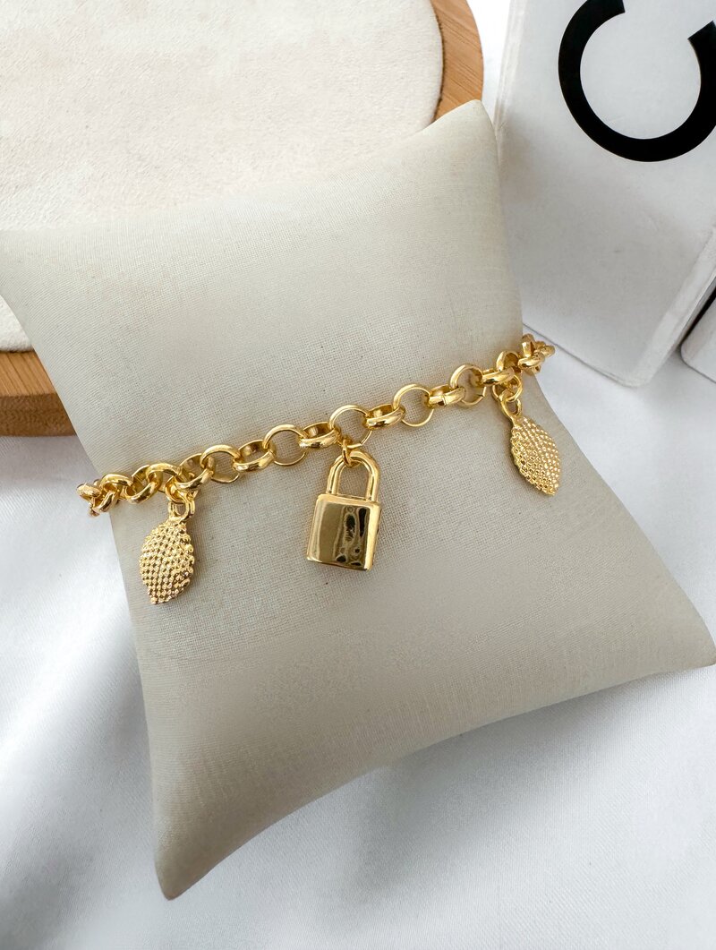 Pulseira Folheada a Ouro 18k Elo Português com Pingentes Cadeado