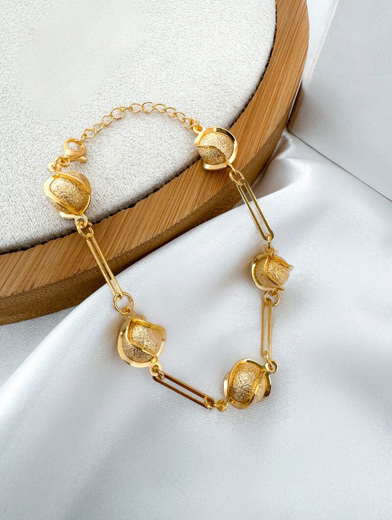 Pulseira Folheada a Ouro 18k Esferas Texturizadas com Entremeios