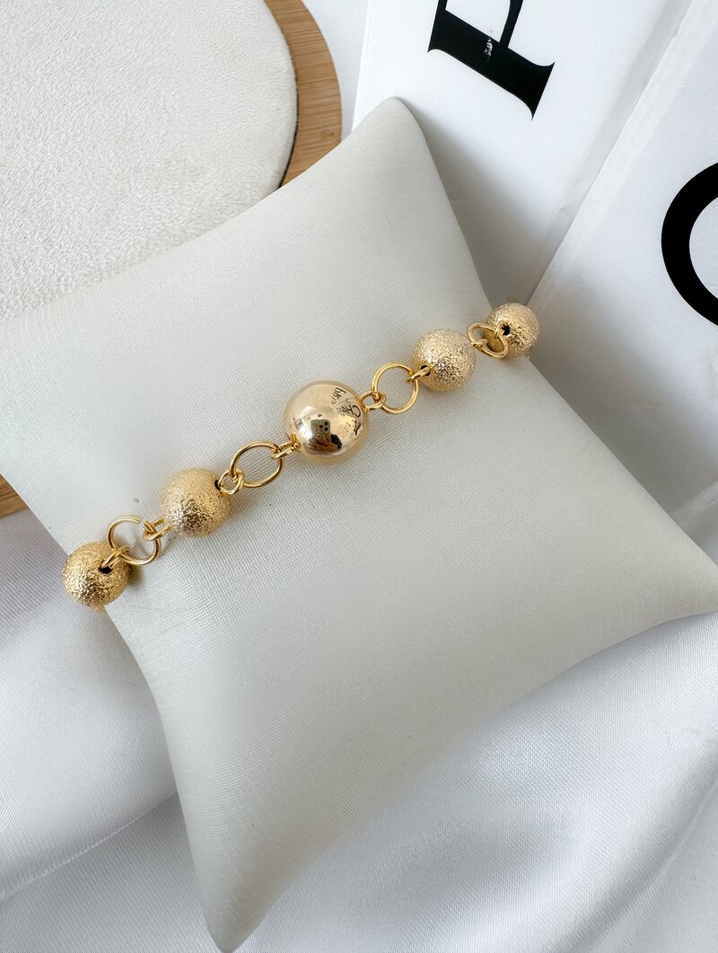 Pulseira Folheada a Ouro 18k Esferas Texturizadas com Esfera Lisa Central