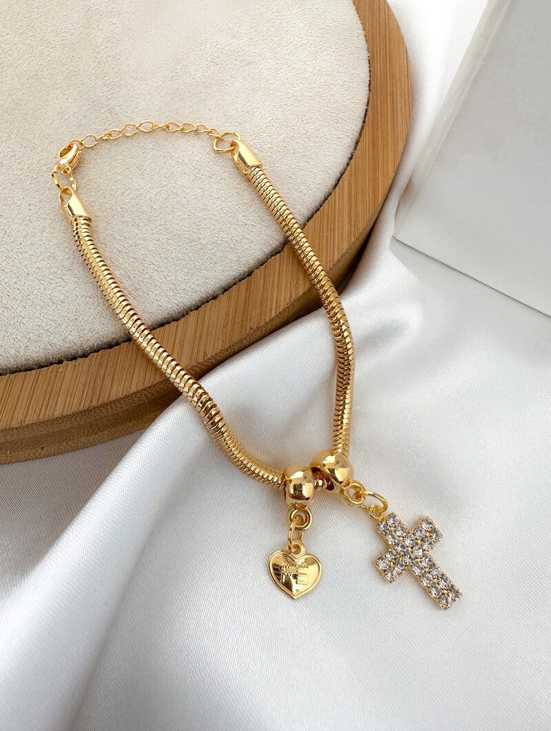 Pulseira Folheada a Ouro 18k Rabo de Tatu com Pingentes Coração e Crucifixo