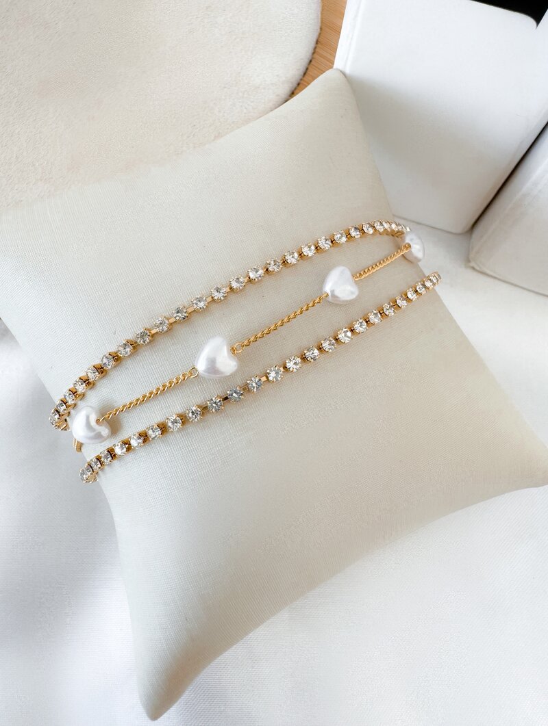 Pulseira Folheada a Ouro 18k Três Fios com Micro Zircônias e Corações