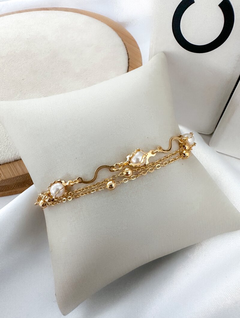Pulseira Folheada a Ouro 18k Três Fios com Pérolas e Esferas