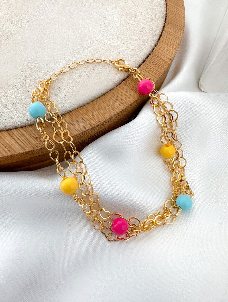 Pulseira Folheada a Ouro 18k Três Fios de Corações com Esferas Coloridas