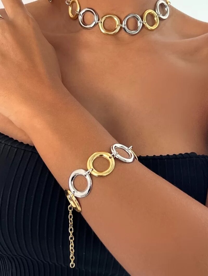 PULSEIRA FOLHEADA A OURO CIRCULOS VAZADOS