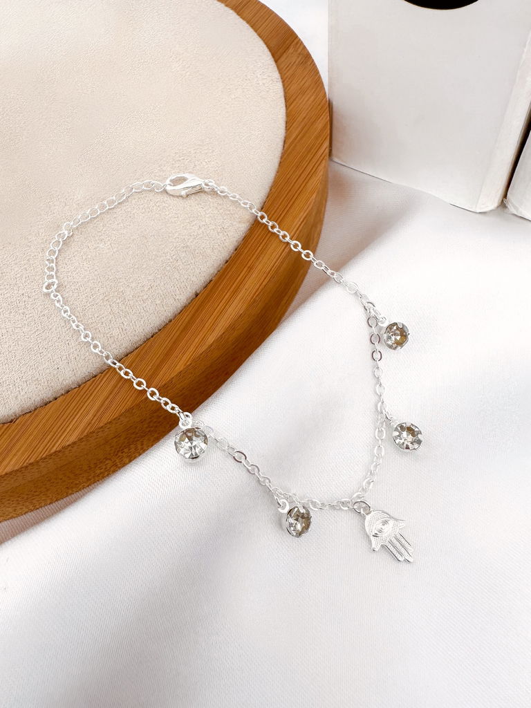 Pulseira folheada a ouro com pontos de luz e pingente mão de fátima.