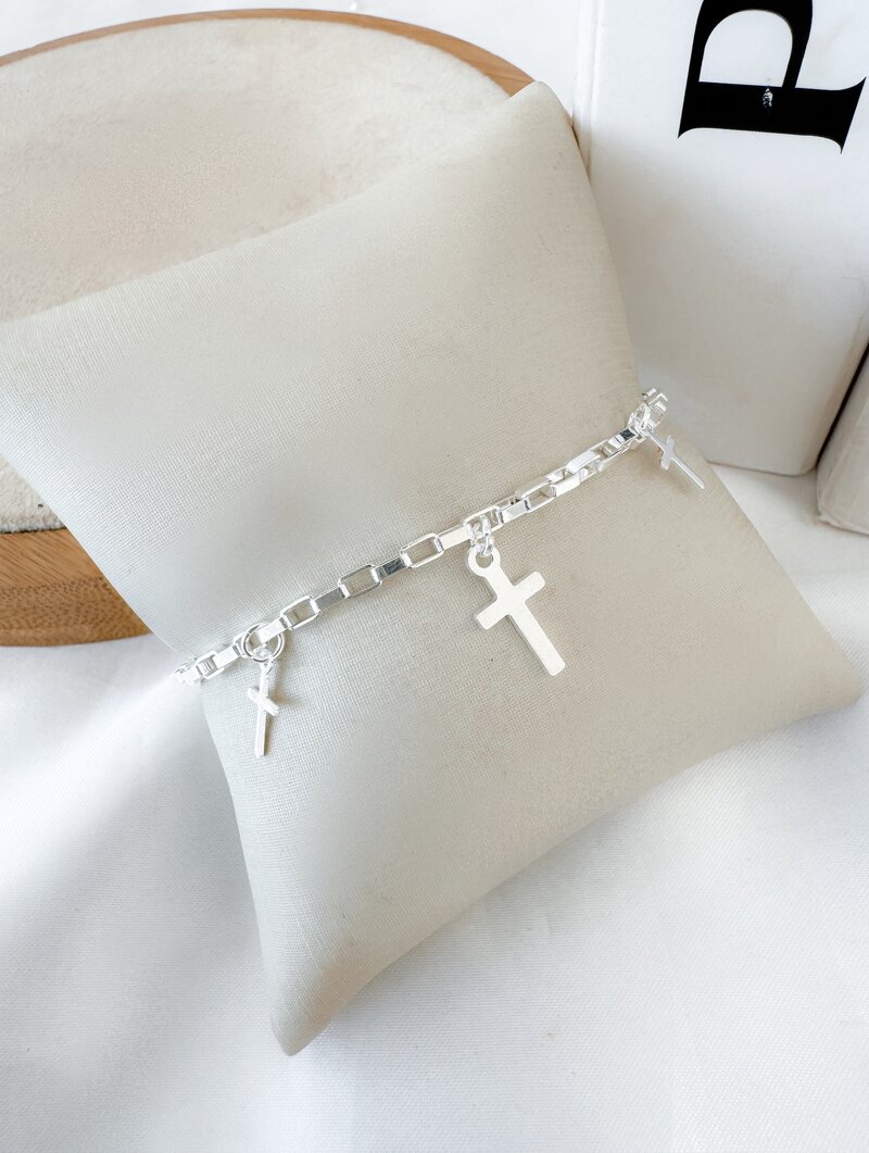 Pulseira Folheada a Prata 925 Elo Cartier com Crucifixos