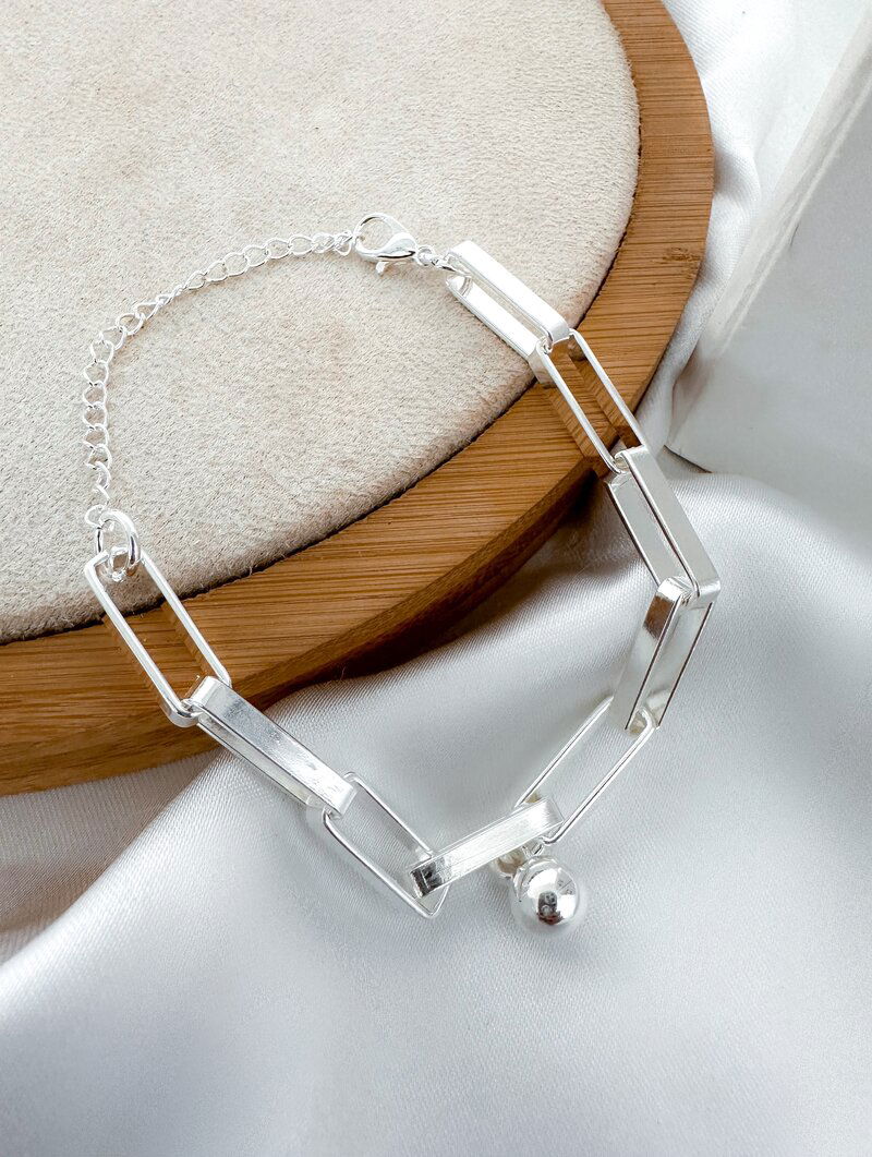 Pulseira Folheada a Prata 925 Elos Quadrados com Pingente Esferas Lisa