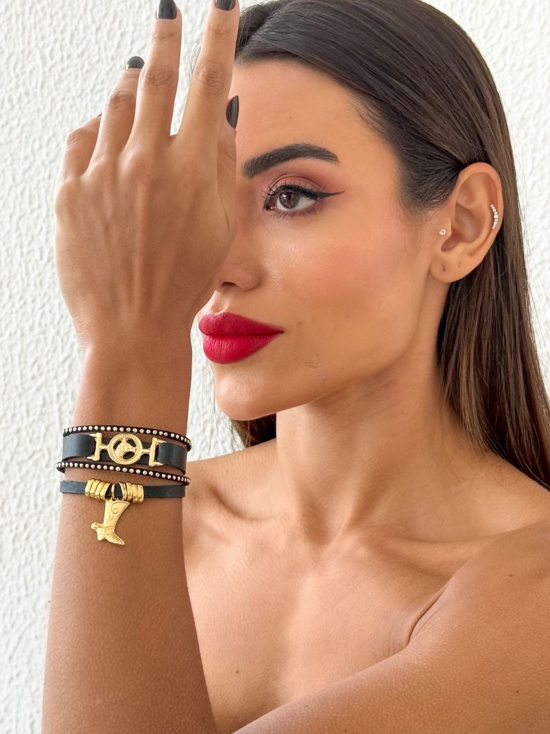 Pulseira Folheado a Ouro 18k Courinho Pingente Bota Desenhada