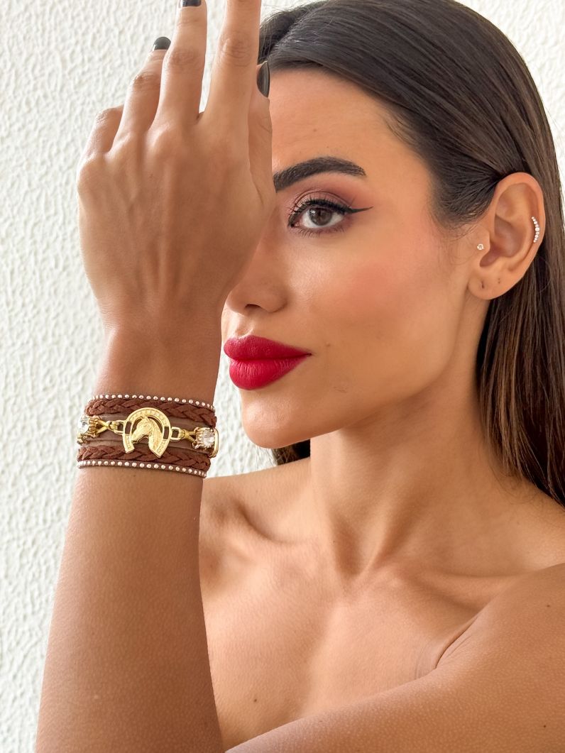Pulseira Folheado a Ouro 18k Courinho Ponto de Luz e Pingente Ferradura