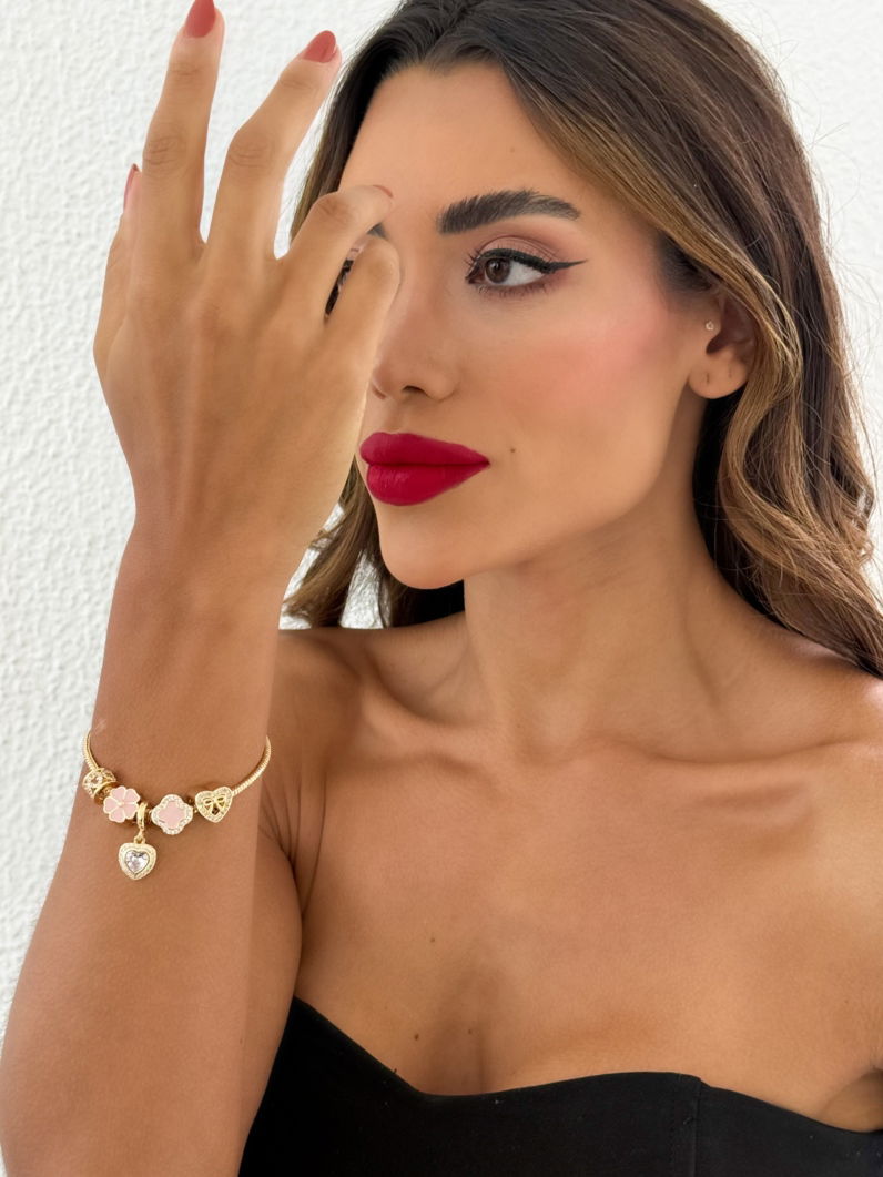 Pulseira Folheado a Ouro 18k e Prata Com Berloques Inspiração Vg Cravejado Com Flor e Micro Zircônia