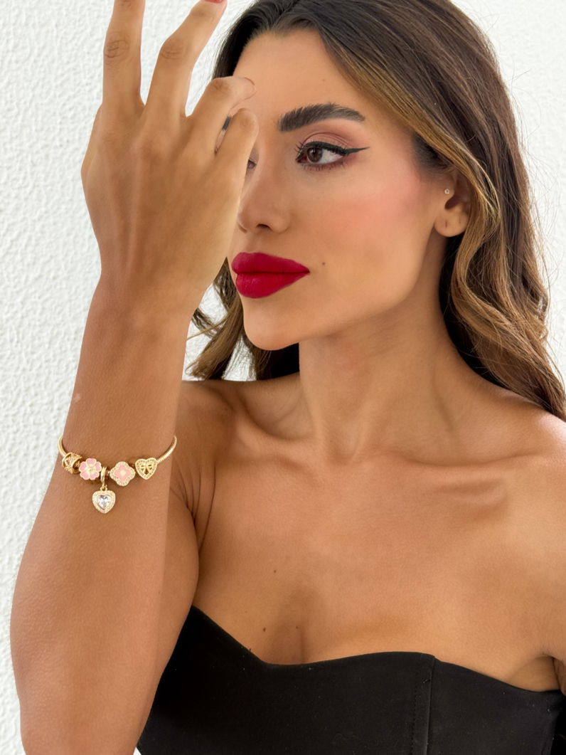 Pulseira Folheado a Ouro 18k e Prata Com Berloques Inspiração Vg Cravejado Com Flor e Micro Zircônia