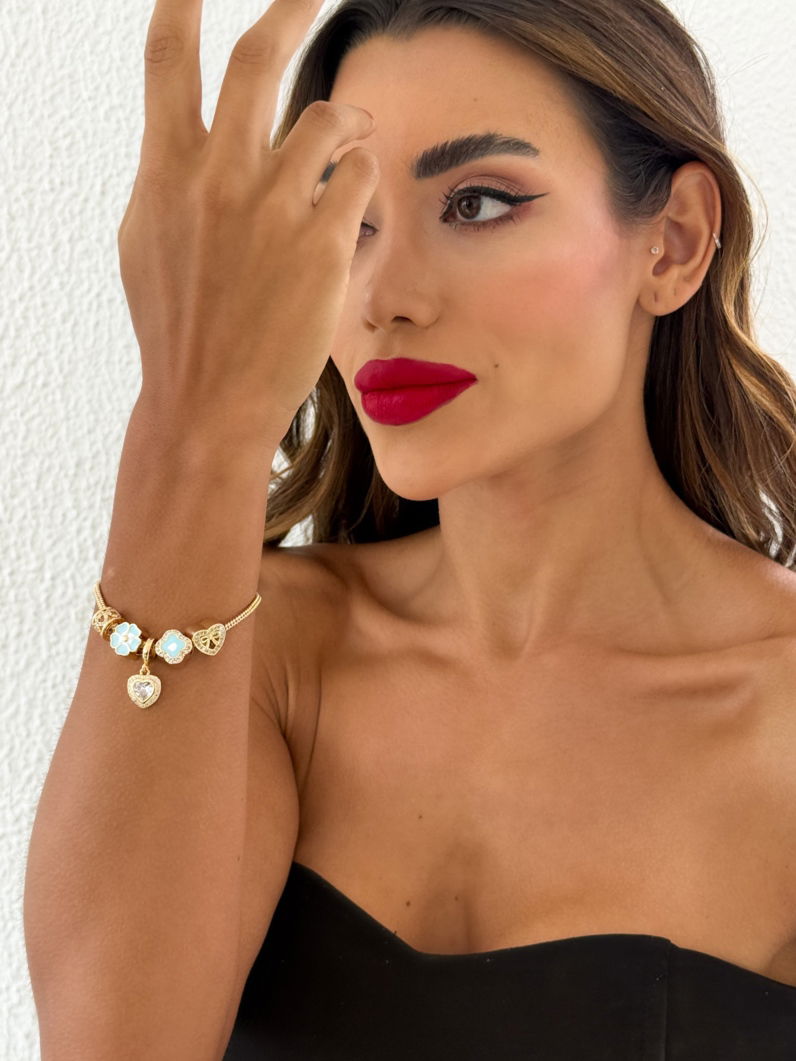 Pulseira Folheado a Ouro 18k e Prata Com Berloques Inspiração Vg Cravejado Com Flor e Micro Zircônia