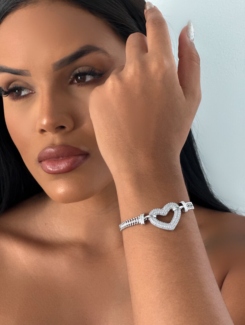 Pulseira Folheado a Ouro 18k e Prata Corrente Dupla com Coração Cravejada