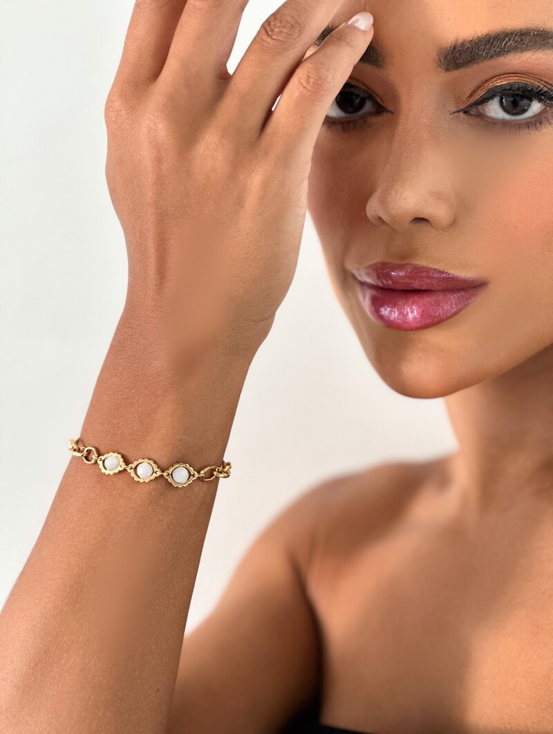 Pulseira folheado a ouro 18k elo portugues com pedra.