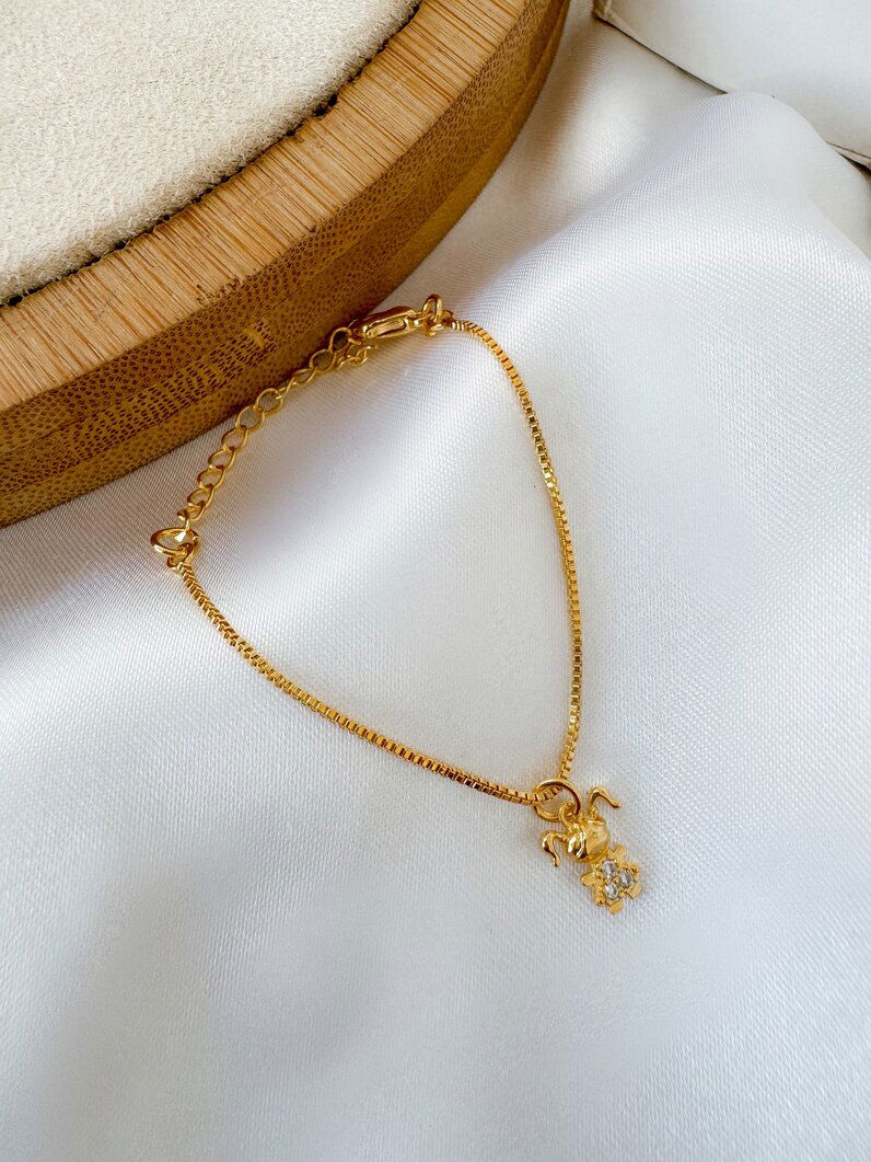 Pulseira infantil folheada a ouro 18k e prata veneziana com pingente menina