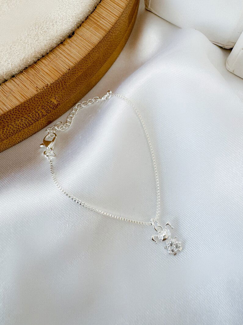 Pulseira infantil folheada a ouro 18k e prata veneziana com pingente menina