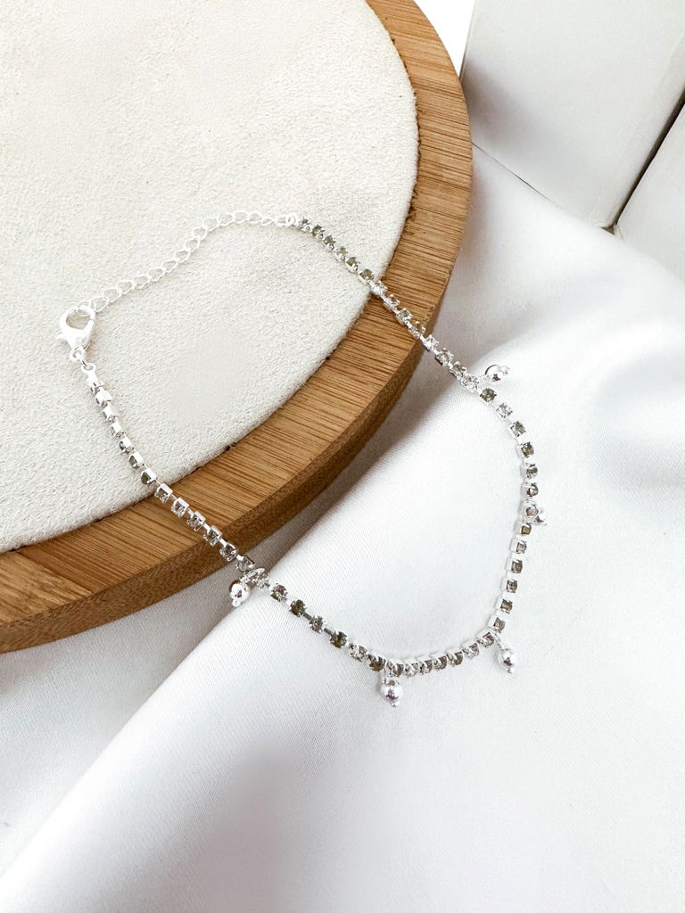 Pulseira micro zircônia folheada com esferas pequenas.