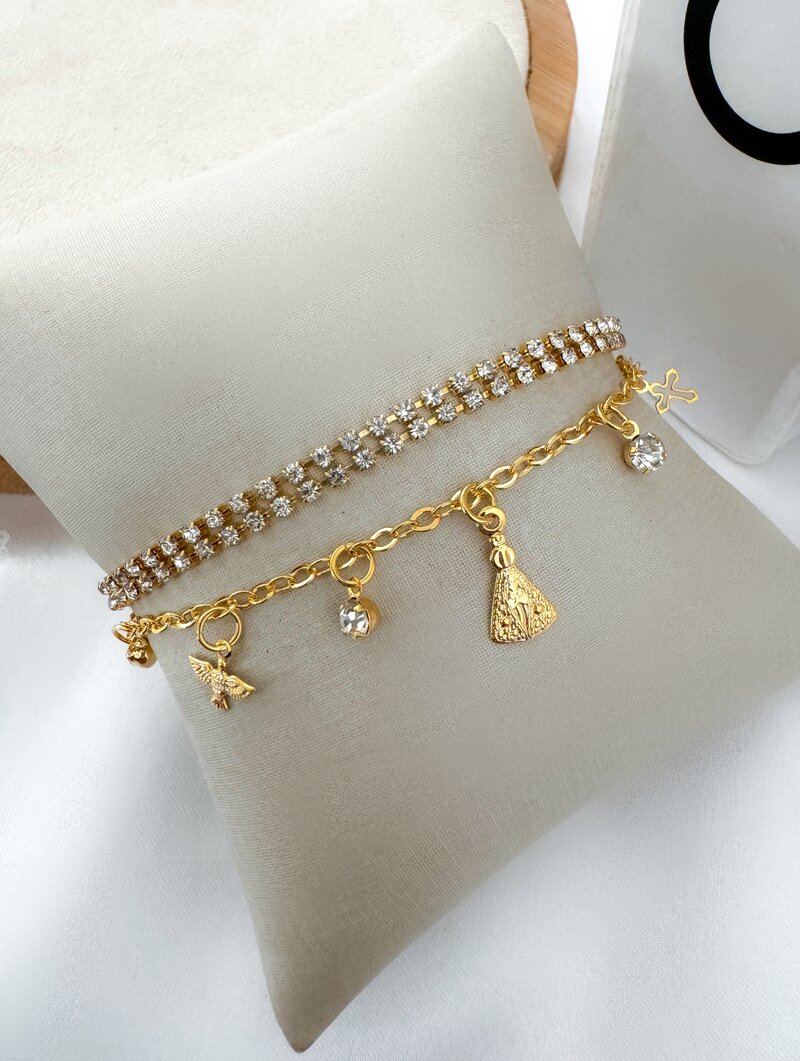 Pulseira Três Fios Folheada a Ouro 18k Micro Zircônias com Espírito Santo, Nossa Senhora e Cruz