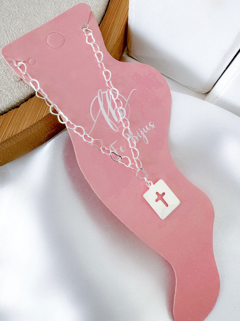 Tornozeleira Folheada a Ouro 18k e Prata Corrente de Corações com Plaquinha Crucifixo