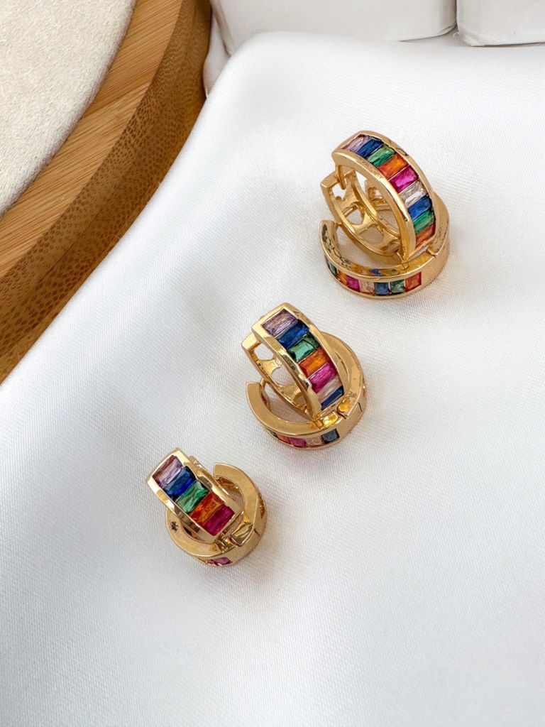 Trio de argolas folheada a ouro 18k e prata com navetes de zirconia