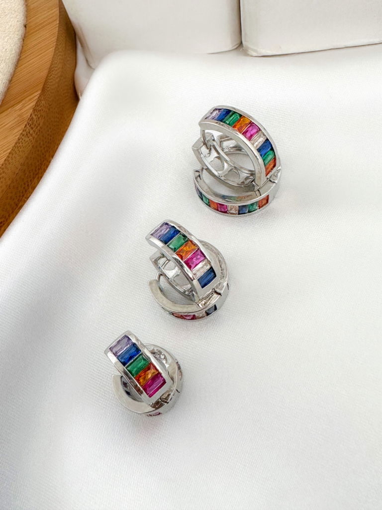 Trio de argolas folheada a ouro 18k e prata com navetes de zirconia