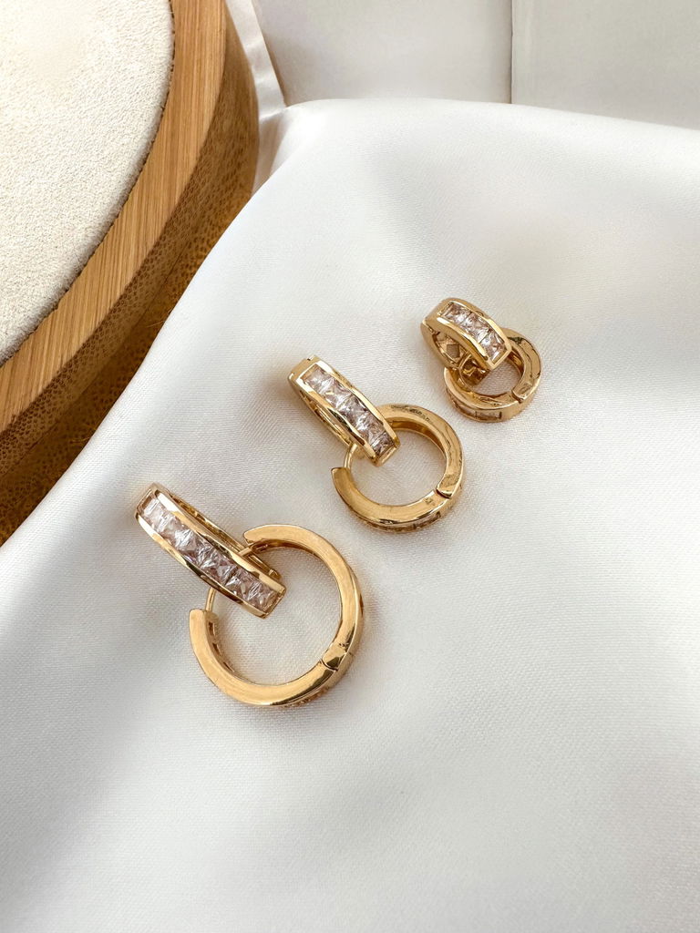 Trio de brincos argola em navetes folheado a ouro 18k e prata.