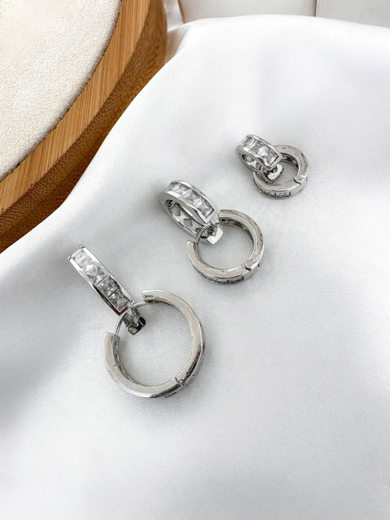 Trio de brincos argola em navetes folheado a ouro 18k e prata.