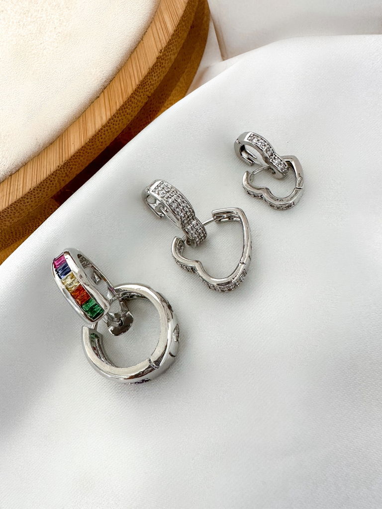 Trio de brincos cravados com navetes de zircônia e microzircônia folheado a ouro 18k e prata