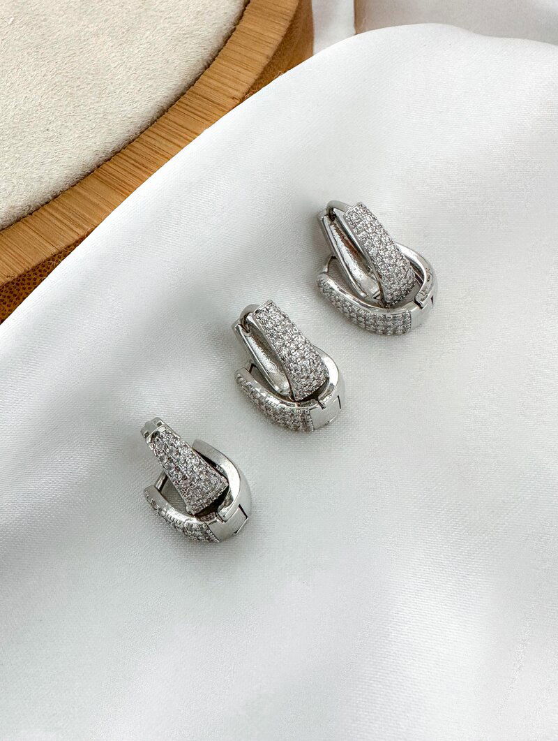 trio de brincos folheado a ouro 18k e prata 925 argola oval cravejada