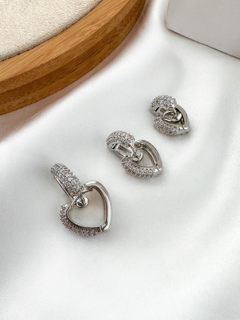 Trio de brincos folheado a ouro 18k e prata 925 coração com micro zircônias