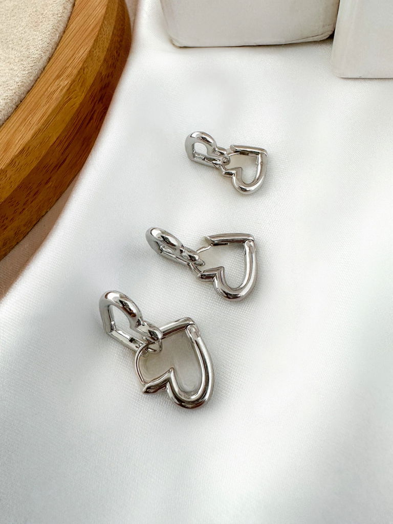 Trio de brincos folheado a ouro 18k e prata 925 corações