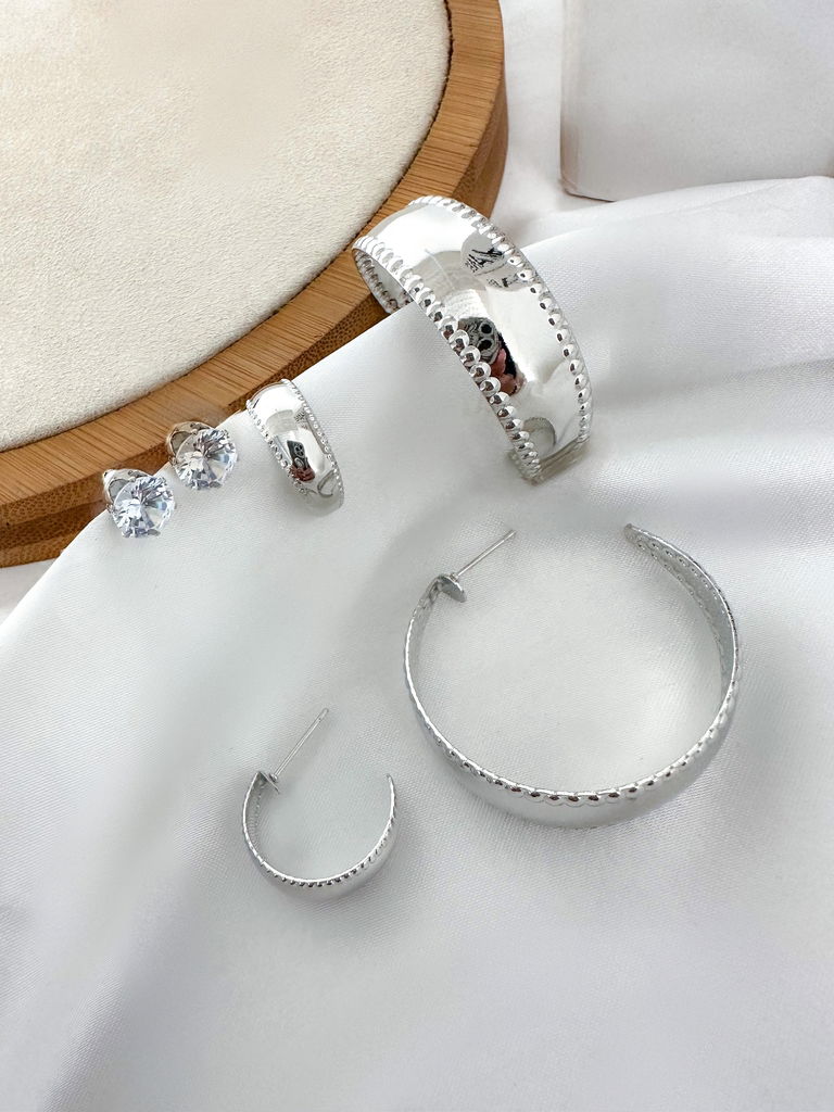 trio de brincos folheado a ouro 18k e prata argolas borda texturizada e ponto de luz