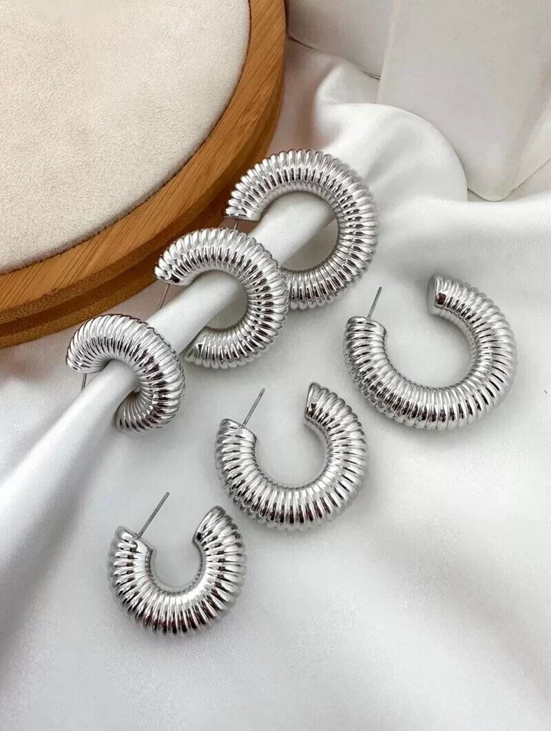 Trio de brincos folheado a ouro 18k e prata argolas designer mola