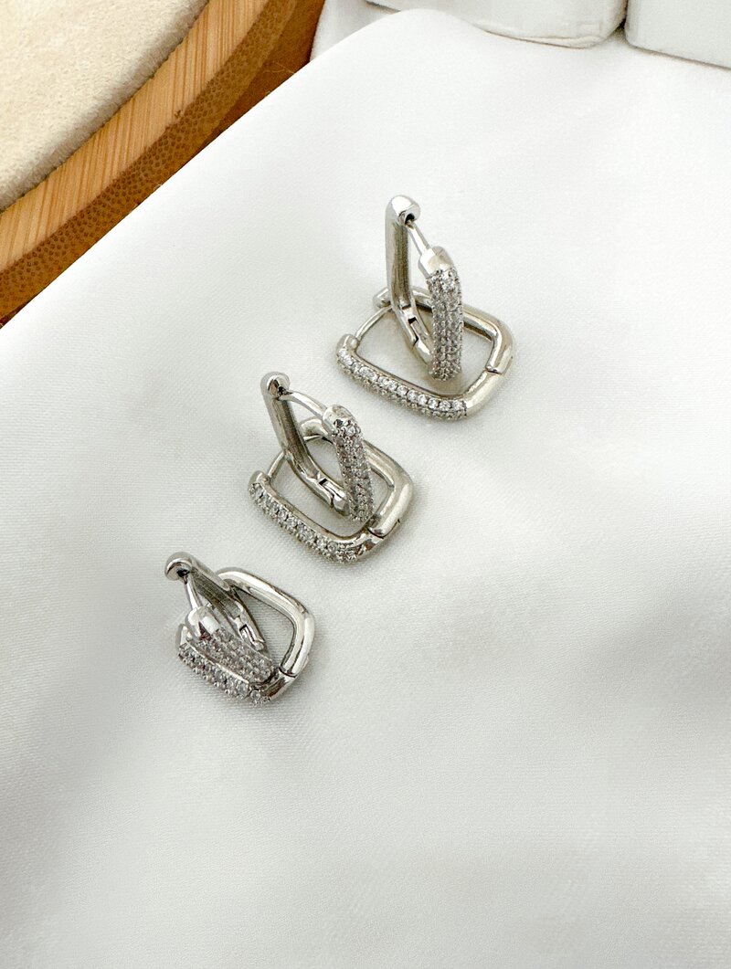 trio de brincos folheado a ouro 18k e prata argolas quadradas cravejadas