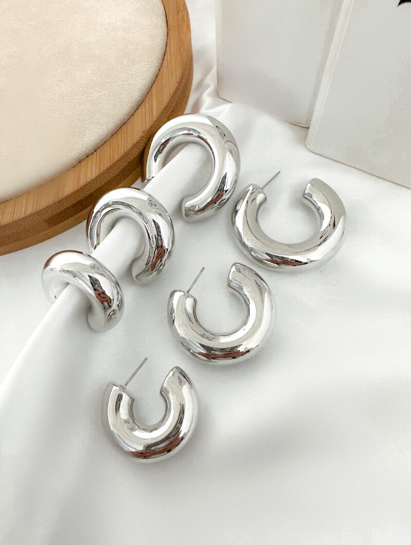 trio de brincos folheado a ouro 18k e prata argolas tubos lisa