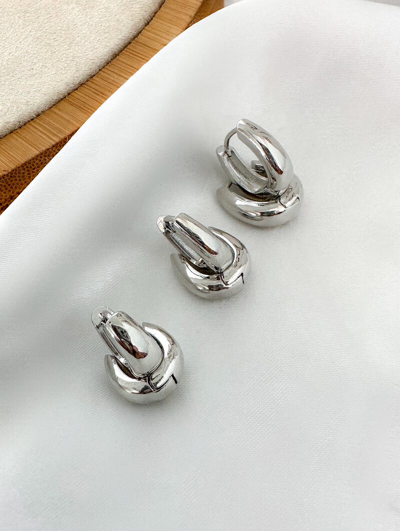 trio de brincos folheado a ouro 18k e prata argolinha lisa