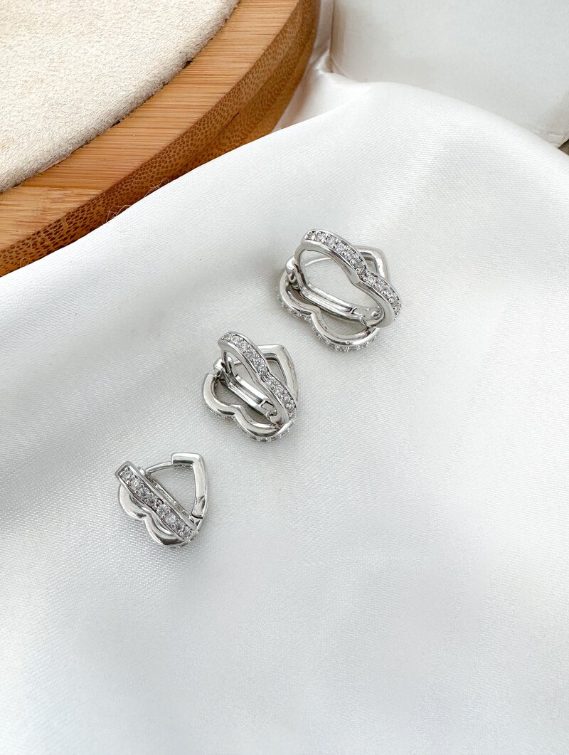 Trio de Brincos Folheado a Ouro 18k e Prata Coração Fino com Zircônias