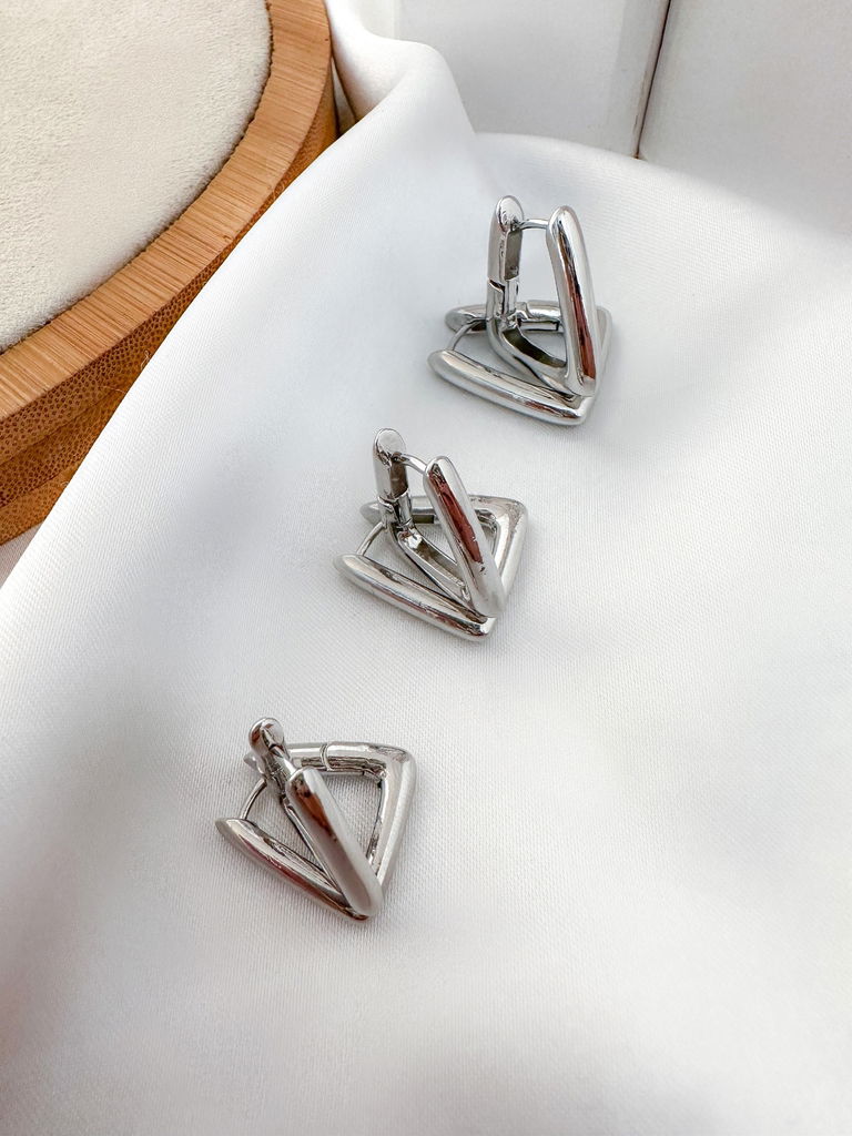 TRIO DE BRINCOS FOLHEADO A OURO 18K E PRATA DESIGNER TRIÂNGULAR