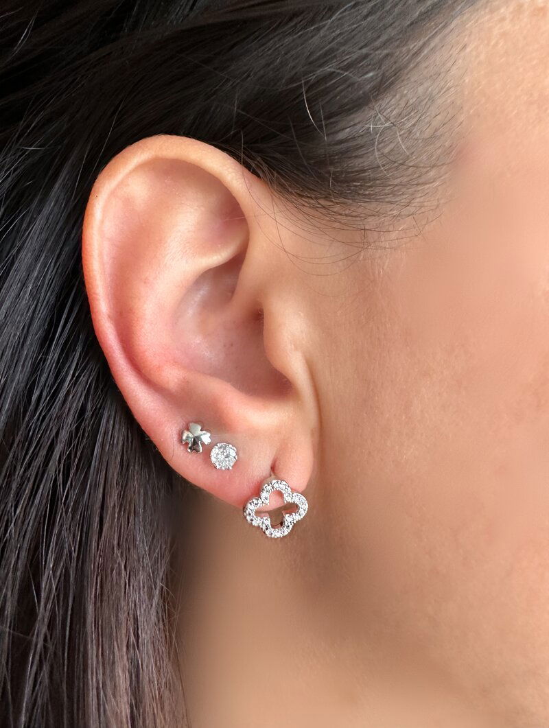 Trio de Brincos Folheado a Ouro 18k e Prata Ponto de Luz, Trevo e Flor Vazada