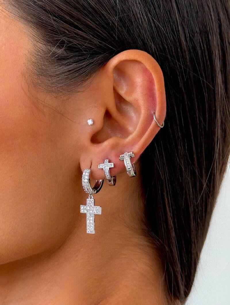 Trio de Brincos Folheados a Ouro 18k e Prata Argolas com Crucifixos