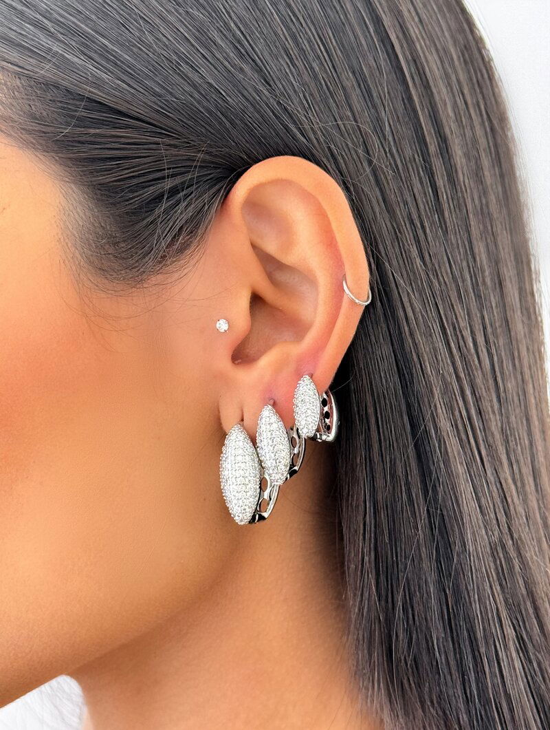 Trio de Brincos Folheados a Ouro 18k e Prata Argolas Ovais Cravejadas com Fecho