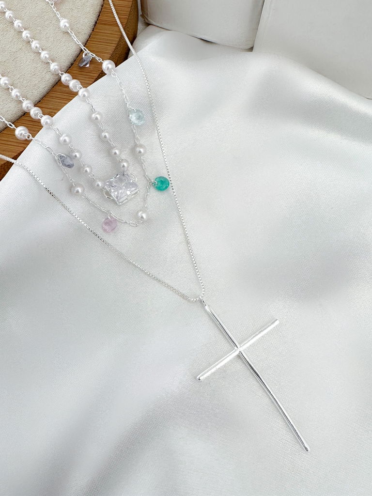 trio de joinha folheado a ouro 18k e prata 925 pérolas e ponto de luz com pingente de crucifixo