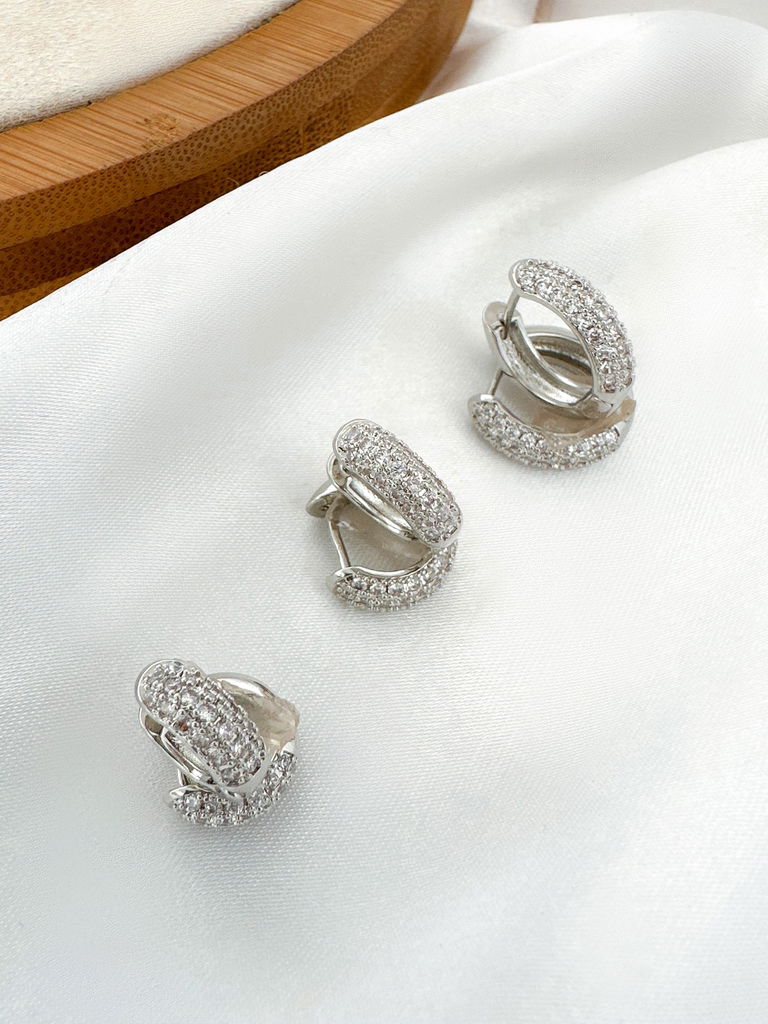 trio e brincos folheado a ouro 18k e prata argolas cravejadas com micro zircônias