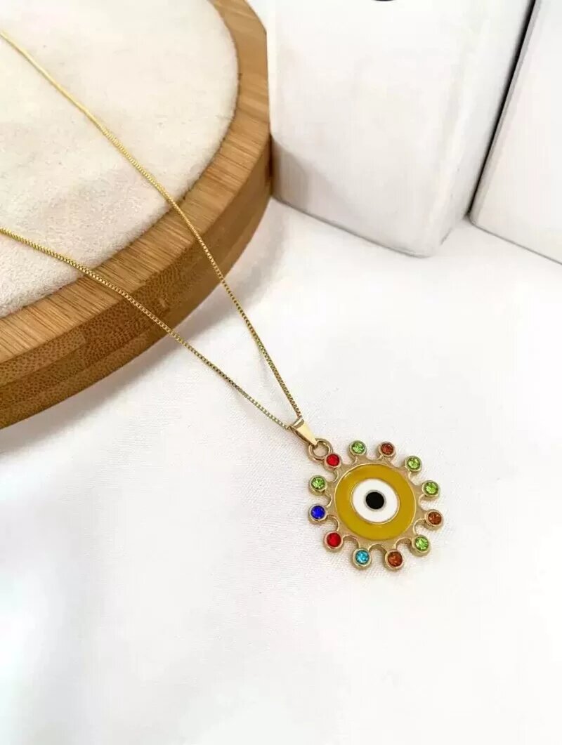Veneziana folheada a ouro com olho esmaltado e detalhe colorido.